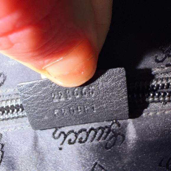 Gucci Black Embossed GG Leather Messenger Bag - Picture 4 of 9